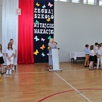 70. Pani Iwona Harasimczuk ogłasza zakończenie uroczystości.JPG