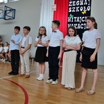 45. Uczniowie klas 3 podsumowują miniony rok szkolny.JPG