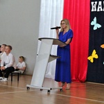17. P. Dyrektor Bożena Jolanta Chodyniecka w kilku słowach podsumowuje miniony rok szkolny.JPG