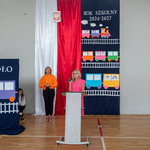Zdjęcie 7 - Powitanie społeczności szkolnej przez Panią Dyrektor Bożenę Jolantę Chodyniecką.jpg