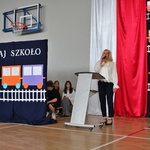 25. P. Iwona Harasimczuk infomuje o zakończeniu części artystycznej.JPG