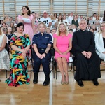 15. Wspólne zdjęcie dyrekcji_ gości i publiczności SP11.JPG