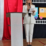 14. P. Beata Otapowicz w imieniu Rady Rodziców składa życzenia uczniom i społeczności SP11.JPG