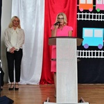 7. P. Dyrektor przemawia do publiczności.JPG