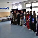 Zdjęcie 17. P. Dyrektor dziękuje uczniom i nauczycielom za przygotowanie parafrazy dzieła A. Mickiewicza_ pt. _Dziady_.JPG