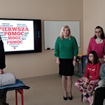 Dyrektor Szkoły wita uczestników zajęć oraz prowadzącego wasztaty.jpg