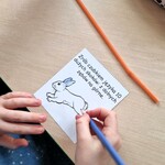 18 Dziecko koloruje wylosowane ćwiczenie..jpg