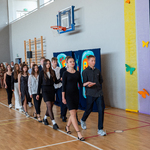Polonez w wykonaniu przedstawicieli klas ósmych.jpg