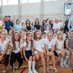 Społeczność szkolna w oczekiwaniu na przedstawienie. (1).jpg