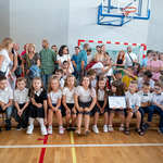 Społeczność szkolna w oczekiwaniu na przedstawienie..jpg