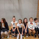 Uczniowie klas pierwszych - w oczekiwaniu na ślubowanie_.jpg