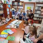 Dzieci biorą aktywny udział w zajęciach.jpg