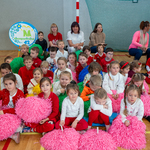 Dzieci z Przedszkola Samorządowego nr 42 dopingują swoją dużynę_.jpg