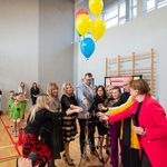 Kolorowe balony kolejno unoszą się - rozpoczęcie Spartakiady..jpg