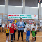 Pamiątkowe zdjęcie kapitanów drużyn i ich opiekunów z Panem Wiceprezydentem_.jpg