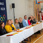 Szanowne Jury przygląda się  zawodom sportowym_.jpg