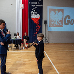 Zdjęcie nr 25 Uczniowie klas 8b i 1d recytują wiersz patriotyczny.jpg