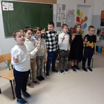 25. Dzieci z 1es i 1 fs uroczyście ślubują.jpg