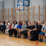 Zdjęcie nr 20 - Dyrekcja SP11_ goście i społeczność szkolna oglądają przedstawienie szkolne..jpg