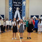 Zdjęcie nr 25 - Jasełka Szkolne - Święta Rodzina_ Aniołowie_ Pasterze_ Królowie_ uczniowie SP11 wspólnie śpiewają kolędę..jpg