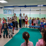Kolejnym punktem odwiedzonym przez przedszkolaków jest nasza pięknie wyposażona sala SI .jpg