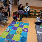 17. Chłopcy wspólnie sterują robotem Photon.jpg