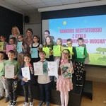Zdjęcie 7. Uczestnicy  konkursu recytatorskiego - Cztery pory roku z kl. 2-3 z jurorami i organizatorką.jpg