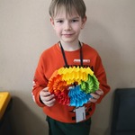 Rafał wykonał zabawkę origami.jpg