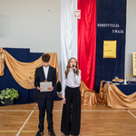 Zdjęcie nr 11. Uczennica recytuje patriotyczny wiersz_.jpg