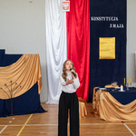 Zdjęcie nr 9. Uczennica klasy 7c_ Paulina Chomik_ przemawia do publiczności_.jpg