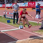 13. chłopciec skacżacy w dal.jpg