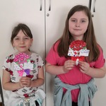 Dziewczynki wykonały piękne bukiety dla swoich mam..jpg