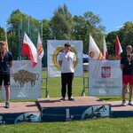 trójka najlepszych zawodników w pchnięciu kulą na podium.jpg