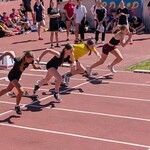 start dziewcząt w biegu na 100 m.jpg