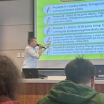 Sebastian prezentuje swoje dzieło .jpeg