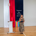 Zdjęcie nr 11 - Pani Katarzyna Kołomycka dziękuje za uroczystość kończąc apel inaugurujący nowy rok szkolny_.jpg